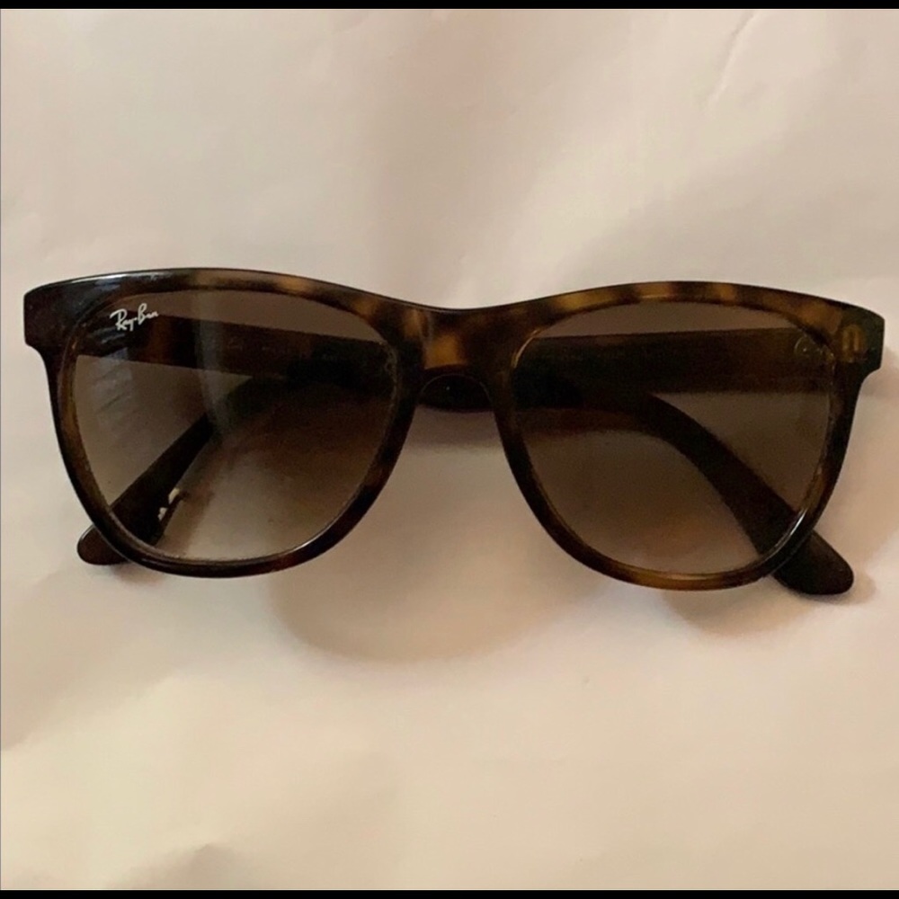 Ray-Ban Sunglasses RB4184